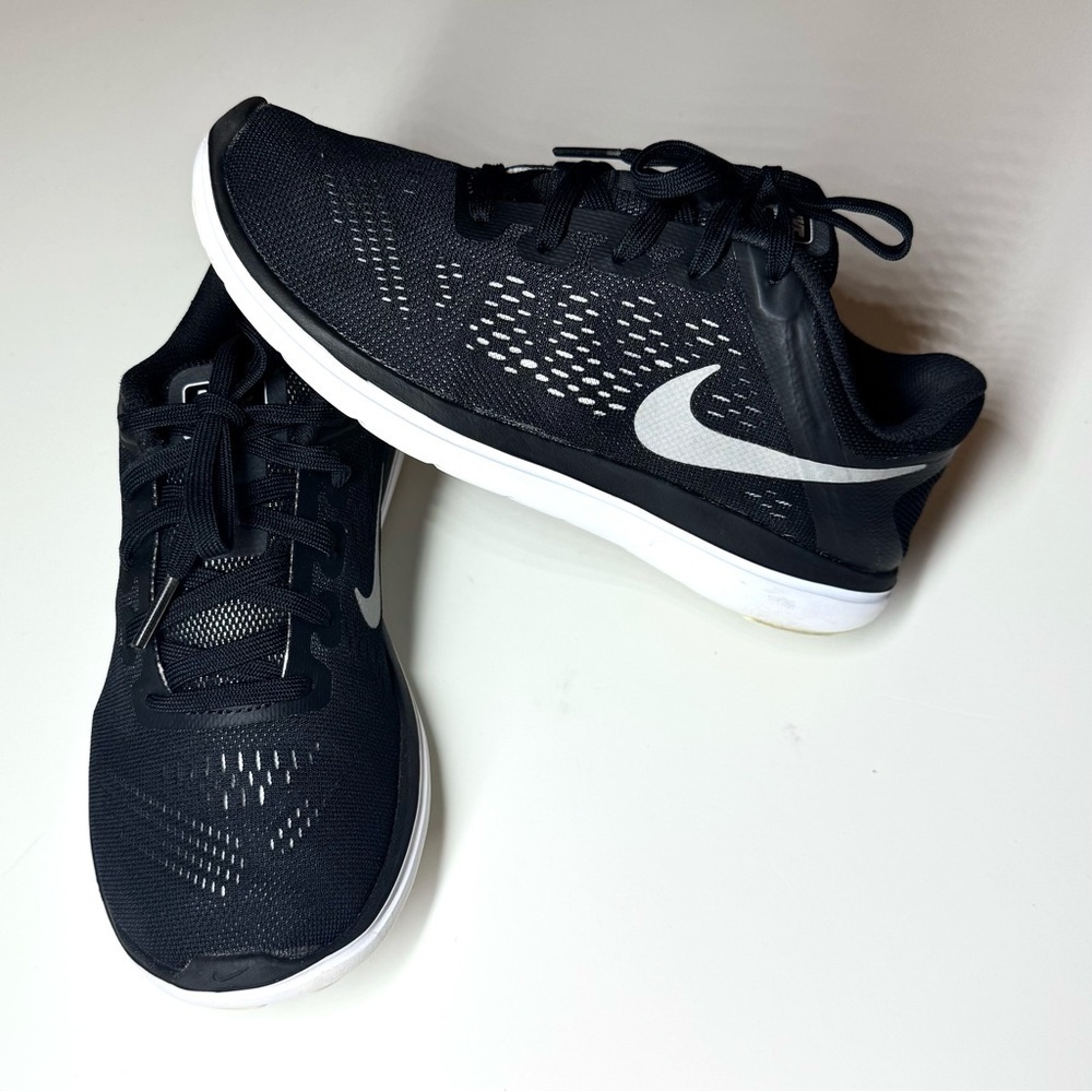 Nike Kids Flex 2016 Run Black Mesh Sneakers with White Accents Size- 4Y - Picture 6 of 10